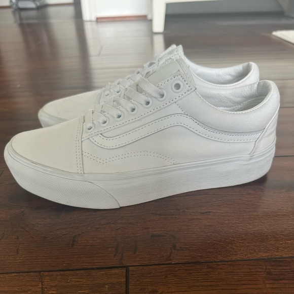 Vans white sneakers women’s size 10 - Picture 1 of 5